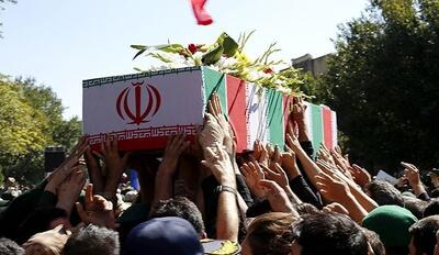 تصاویری از تشییع شهید اقتدار ایران بر روی دستان مردم در آشخانه+فیلم