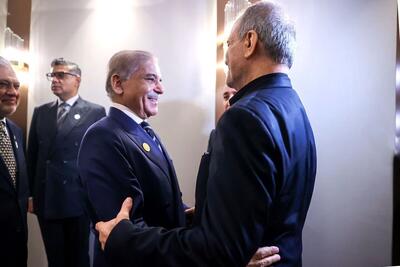 پزشکیان با نخست وزیر پاکستان دیدار و گفت و گو کرد