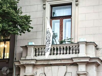 پرچم رسمی دولت طالبان در مسکو برافراشته شد
