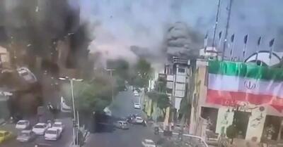 ببینید / ویدیوی کامل از لحظه تکان دهنده جنایت اسرائیل در حمله به میدان قدس تجریش در تهران