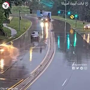 لحظه پرالتهاب انحراف یک کامیون باری وسط جاده