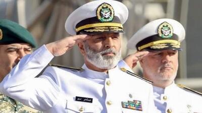عکس؛ سفر به تاریخ؛ بازدید شبانۀ «سرلشکر موسوی» از یگان چتربازهای ارتش؛ سال 1398