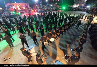 میدان ارگ کرمان  صحنه شور حسینی هیئت‌های مذهبی در شب هشتم محرم - تسنیم