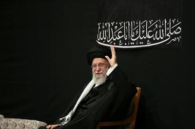 اولین تصاویر از حضور رهبر معظم انقلاب در مراسم عزاداری شب عاشورای حسینی + عکس