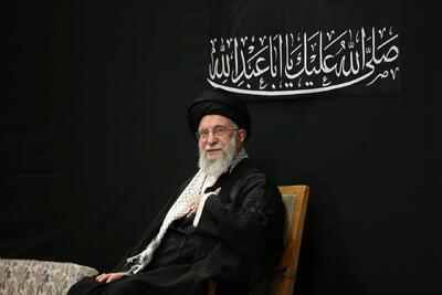 تصاویر ورود و حضور رهبر انقلاب در مراسم عزاداری