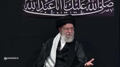 لحظه ورود رهبر انقلاب به حسینیه امام خمینی(ره) در مراسم عزاداری شب عاشورای حسینی
