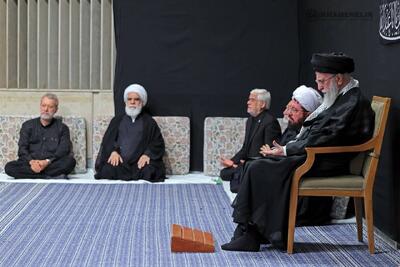 عزاداری شب عاشورا در حسینیه امام خمینی با حضور رهبر انقلاب برگزار شد