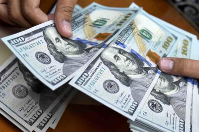 چرا دلار در بازارهای جهانی در سراشیبی سقوط قرار گرفته است