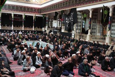 تصاویر: عزاداری روز تاسوعا در بیت مرحوم آیت الله العظمی بروجردی | شفقنا