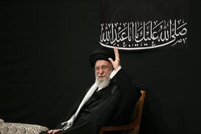 عکس | رهبر انقلاب در مراسم عزاداری حسینیه امام خمینی