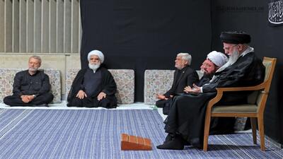 رهبر انقلاب در مراسم شب عاشورا حاضر شدند
