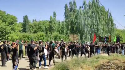 زنجیرزنیِ اهالیِ روستای محمودآبادِ نهاوند + فیلم