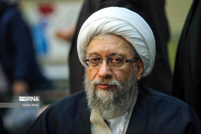 آملی لاریجانی: پیوند با ولایت ریشه در عمق باور دینی دارد/ جامعه‌ای که از مکتب اهل‌بیت ارتزاق می‌کند، در برابر ظلم و تجاوز منزوی و منفعل نمی ماند