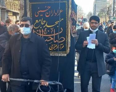 سرداری که ناشناس چرخ هیئت را می‌کشید +عکس