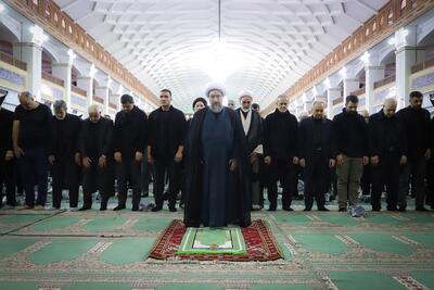 حضور پزشکیان در نماز ظهر عاشورا در مصلی امام خمینی(ره) تبریز
