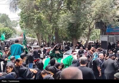 کاروان تعزیه سنتی در دولت‌آباد شهرری در ظهر عاشورا به حرکت درآمد- فیلم فیلم استان تسنیم | Tasnim