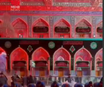 شستشوی صحن مطهر حرم سیدالشهدا بعد از روز عاشورا