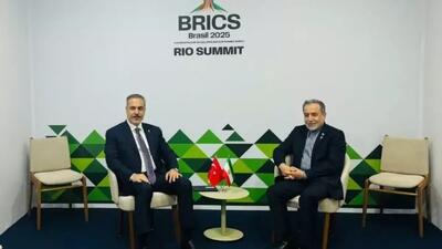 وزیران خارجه ایران و ترکیه در حاشیه اجلاس بریکس با یکدیگر گفت‌وگو کردند