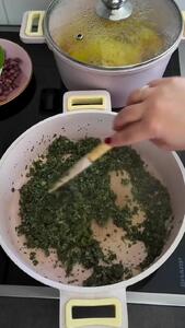 آموزش پخت قورمه سبزی با سبزی خشک و رب لیمو عمانی + فیلم