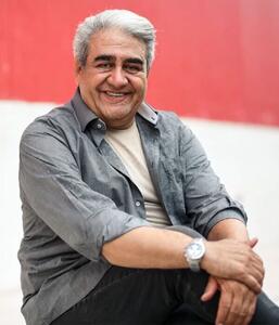 مداحی بازیگر مرد مشهور سینما و تلویزیون در دسته عزاداری ماه محرم + فیلم