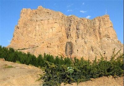 نجات مرد 59 ساله گرفتار در ارتفاعات کوه صفه اصفهان - تسنیم