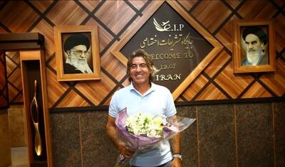 سرمربی استقلال بالاخره به تهران رسید