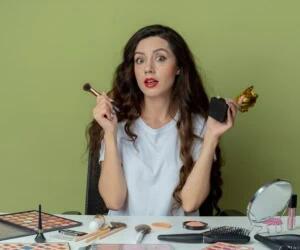 جاییکه آرایش کردن ممنوعه ؛ چون زشت میشی