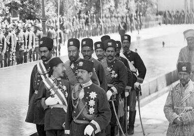 سفر به عصر قاجار؛ از «چتر ناصرالدین شاه لب رودخانه» تا «مردان قاجاری در تخت جمشید»