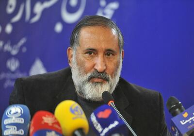 علیرضا قزوه، مقام صداوسیما، می‌گوید نام کتاب شعر تازه او «انگیزه ترامپ کشی» است