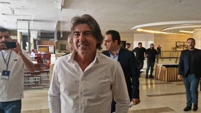 ورود ساپینتو سرمربی جدید استقلال به محل برگزاری مراسم معارفه‌اش