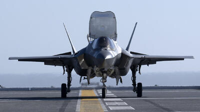 ببینید | نمایش مکانیزم بکار رفته در نازل جنگنده F-35B برای تیک آف عمودی