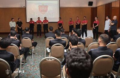 عکس| معارفه وحید هاشمیان در جمع پرسپولیسی‌ها - پارس فوتبال