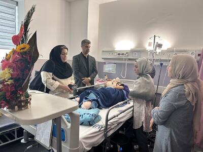عیادت هادی ساعی از دختر تکواندوکار مجروح‌شده در حملات اسرائیل