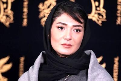 مینا وحید کنار خواهر و برادرش