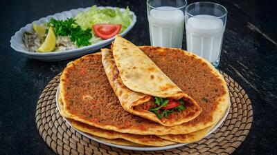 طرز تهیه لاهماجون؛ پیتزای لذیذ ترکیه ای
