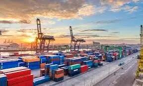 ترخیص شبانه‌روزی کالاهای اساسی و ضروری همچنان ادامه دارد