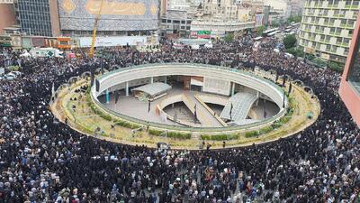 رونمایی از دیوارنگاره تازه میدان ولیعصر با تصویر رهبری - سبک ایده آل