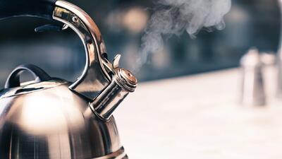 آیا دو بار جوشاندن آب برای درست کردن چای مضر است؟