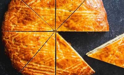 طرز تهیه گاتا با گیلاس و شکلات
