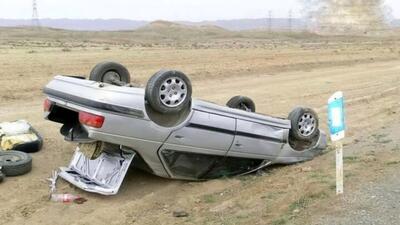امدادرسانی اورژانس به مصدومین واژگونی خودرو سواری پژو ۴٠۵ در محور بندرلنگه