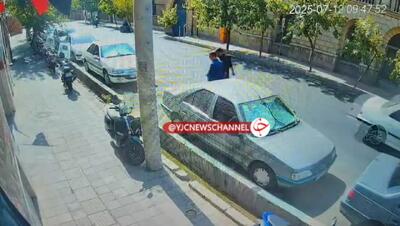 فیلم موبایل‌قاپی امروز صبح جلوی سفارت فرانسه !