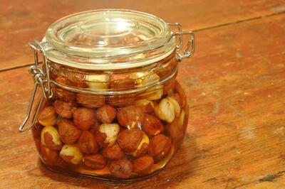 طرز تهیه ترشی فندق+ نکات کپک نزدن