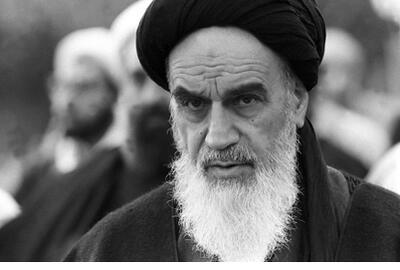 عکس دو نفره دیده نشده از امام خمینی در کنار عروسش