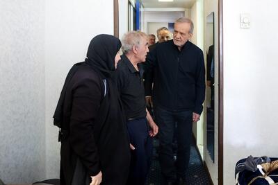 ویدئو | پزشکیان با جمعی از خانواده‌های آسیب دیده در جنگ ۱۲روزه دیدار کرد (۲۳ تیر ۱۴۰۴)