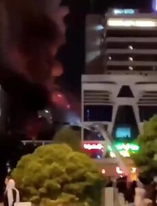 ببینید / آتش و دود در آتش‌سوزی ساعاتی قبل در مشهد