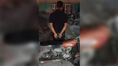 دزد موتورسیکلت در خواب غافلگیر شد (فیلم)