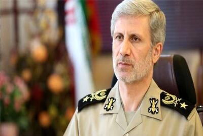 هدیه فرمانده کل ارتش به فرمانده کل سپاه+ عکس