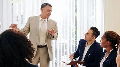 یک دیده‌بانی بی‌رحم! خطرات نظارت بیش از حد بر سلامت روان