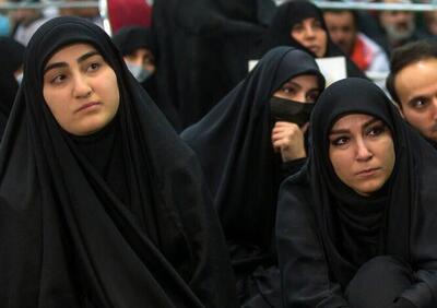 عکسی از زینب و نرجس، دختران سردار سلیمانی در آغوش پدر - سبک ایده آل