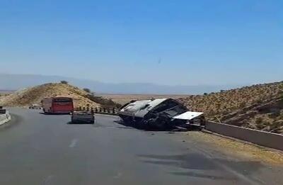 افزایش تعداد فوتی‌های حادثه واژگونی اتوبوس در فارس به ۱۵ نفر